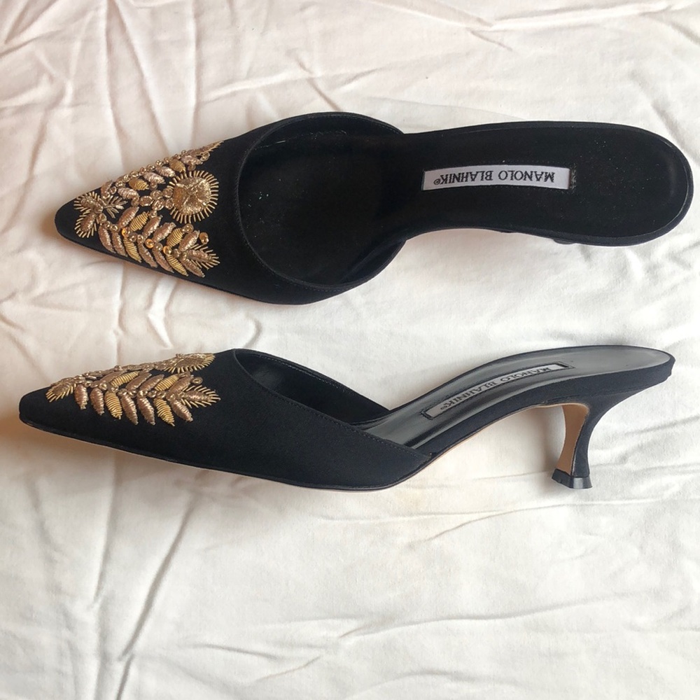 Manolo blahnik black with gold bead kitten heel